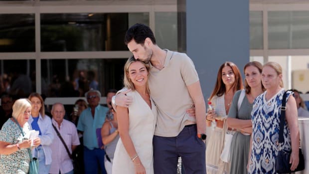 Sergio Rico pictured kissing his wife Alba Silva after the goalkeeper was discharged from hospital in August 2023